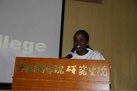 第六张Rebecca, Student Representative, makes a speech_meitu_5.jpg